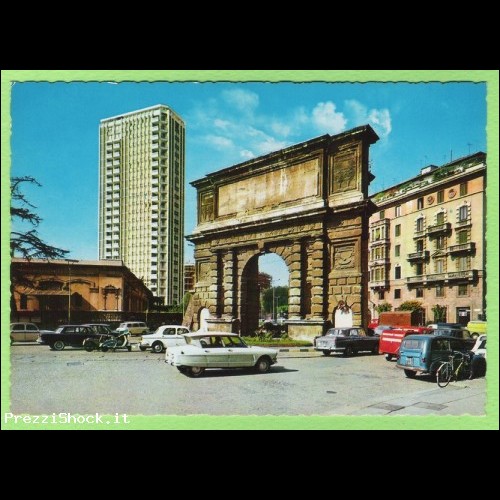 MILANO - piazza Medaglie d oro - auto - non VG