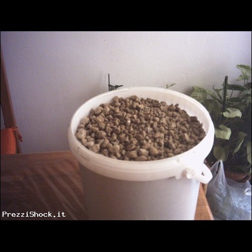5,7 kg di pietra pomice granulare per uso vivaistico.