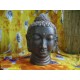 Testa del Buddha in terracotta decorata anticata