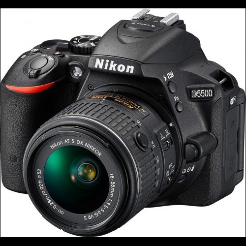 Nikon D5500 con ottica 18-55