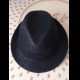 Cappello nero tipo Borsalino
