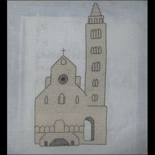 La cattedrale di Trani a punto croce