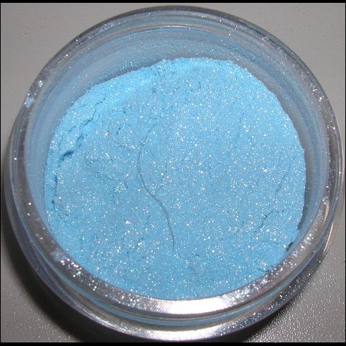 Ombretto minerale azzurro cielo