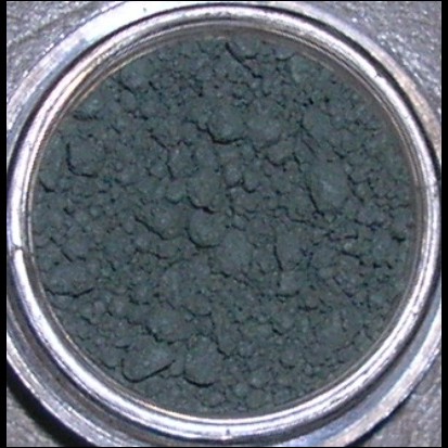 Ombretto minerale verde militare