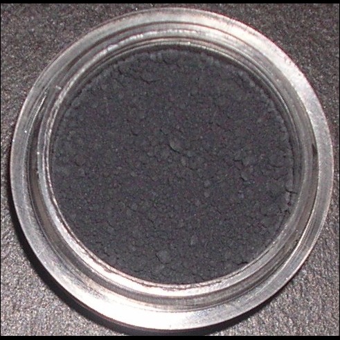 Ombretto minerale grigio opaco