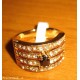 Anello a fascia con strass e pietra nera