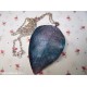 Collana con ciondolo a foglia dipinta a mano