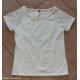 T-Shirt bianca  inserti in pizzo sulle spalle  taglia S 