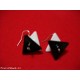 Orecchini pendenti con triangolini in plastica bianco/nero