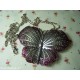Collana con ciondolo a farfalla viola  dipinta a mano