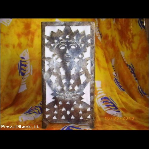 Lampada primitivo in metallo traforato decorato anticato